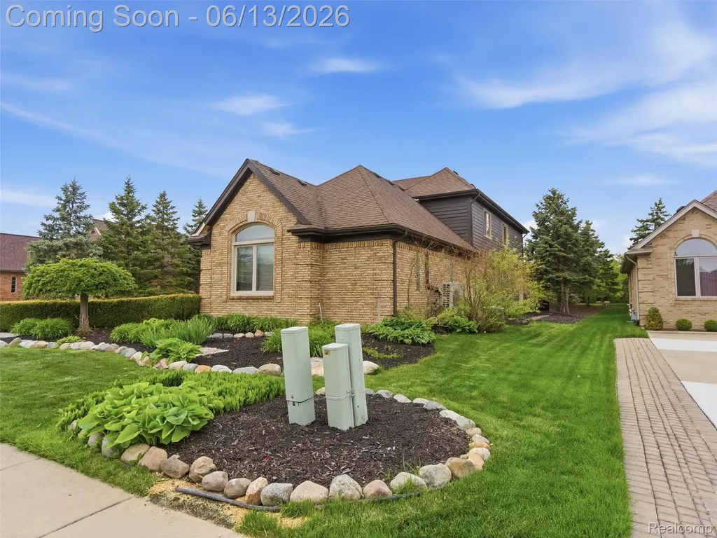 16137 Darlene Drive Macomb Township MI 48042