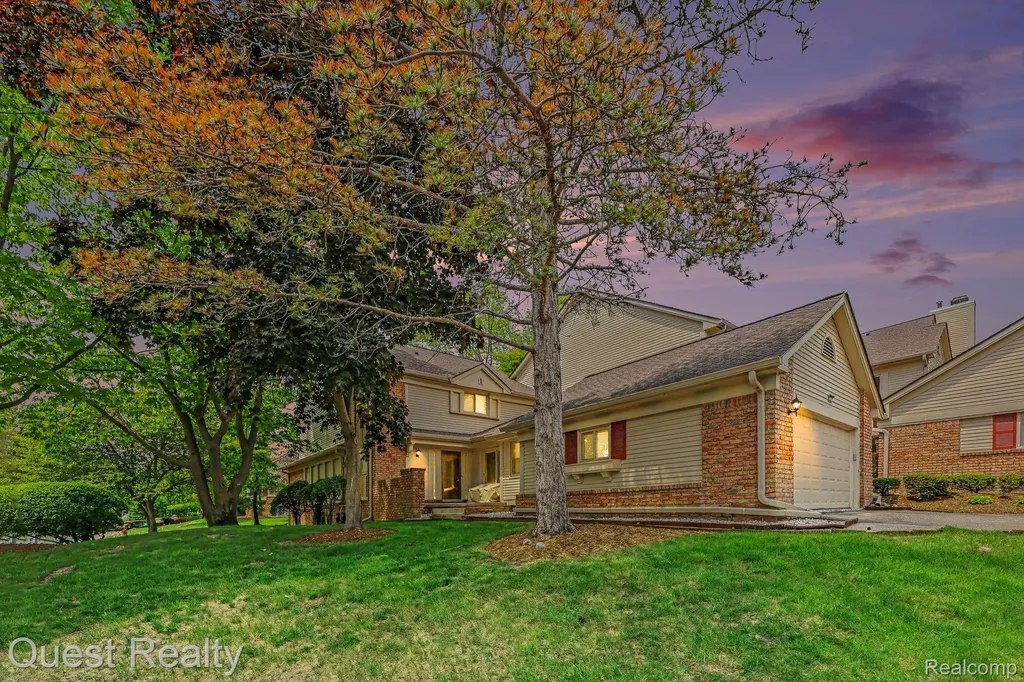 6893 Pebble Park Circle West Bloomfield Charter Township MI 48322