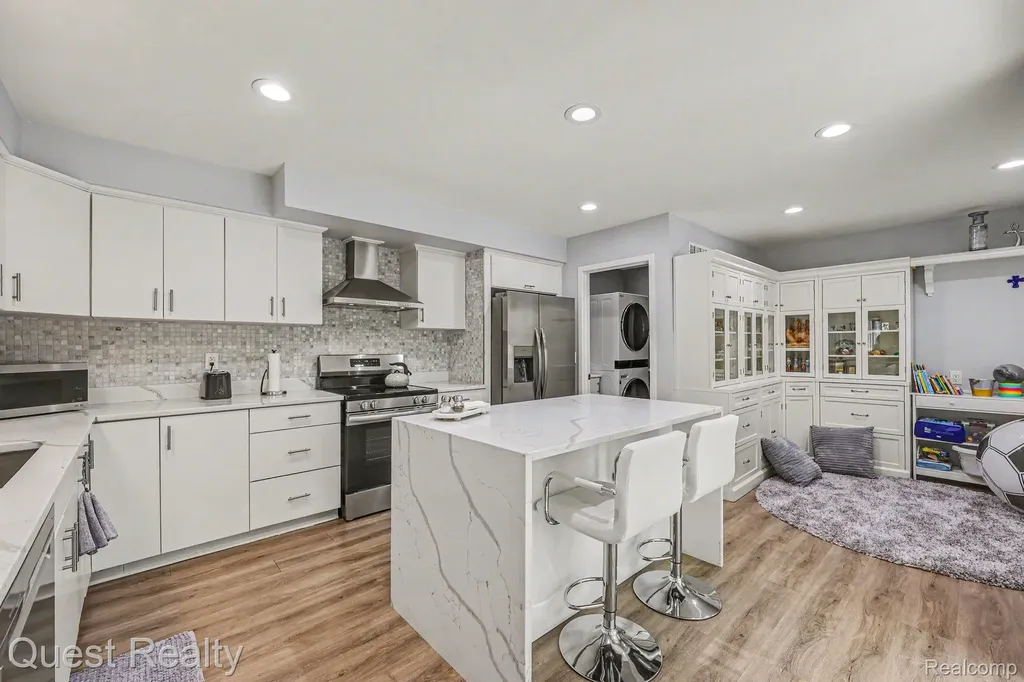6893 Pebble Park Circle West Bloomfield Charter Township MI 48322