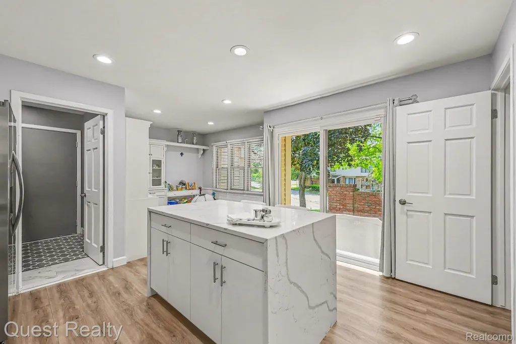 6893 Pebble Park Circle West Bloomfield Charter Township MI 48322