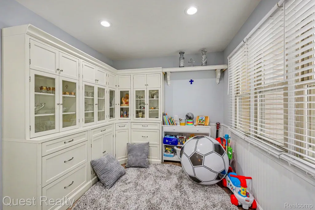 6893 Pebble Park Circle West Bloomfield Charter Township MI 48322