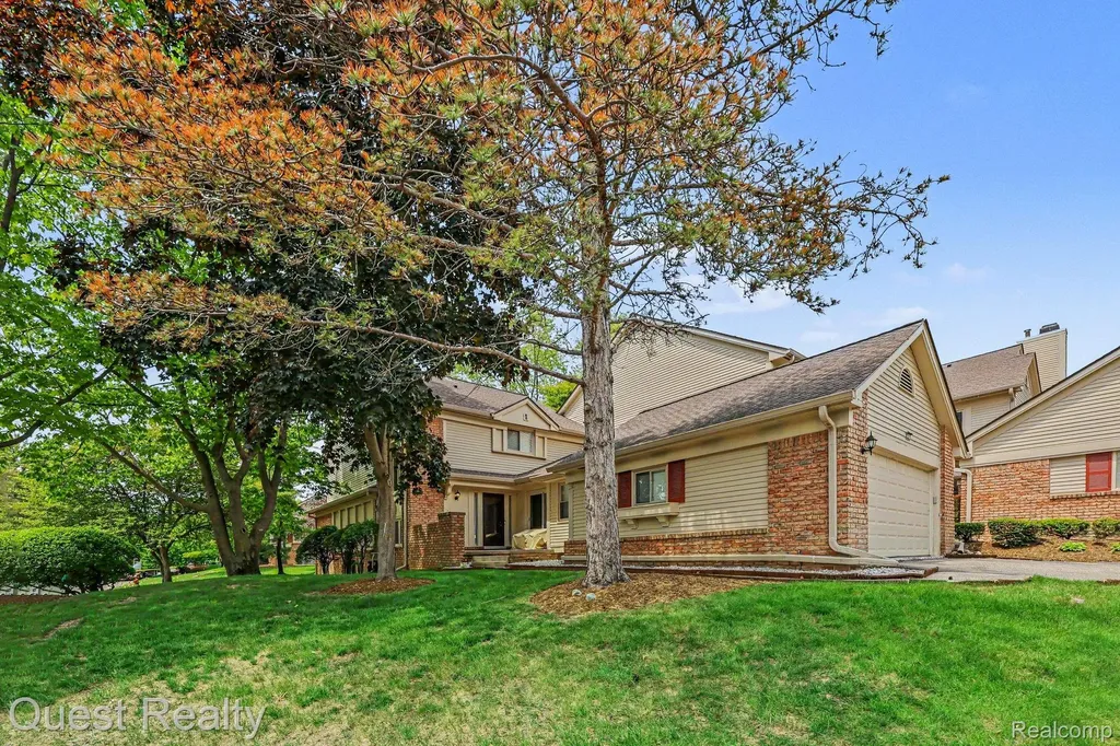 6893 Pebble Park Circle West Bloomfield Charter Township MI 48322