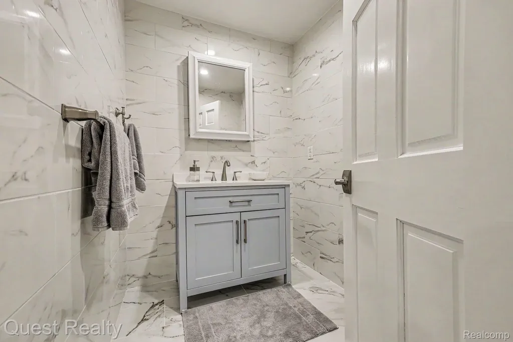 6893 Pebble Park Circle West Bloomfield Charter Township MI 48322