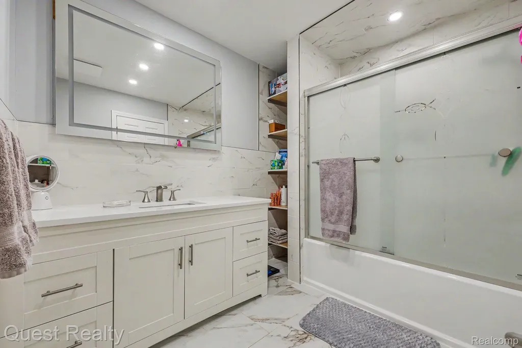 6893 Pebble Park Circle West Bloomfield Charter Township MI 48322