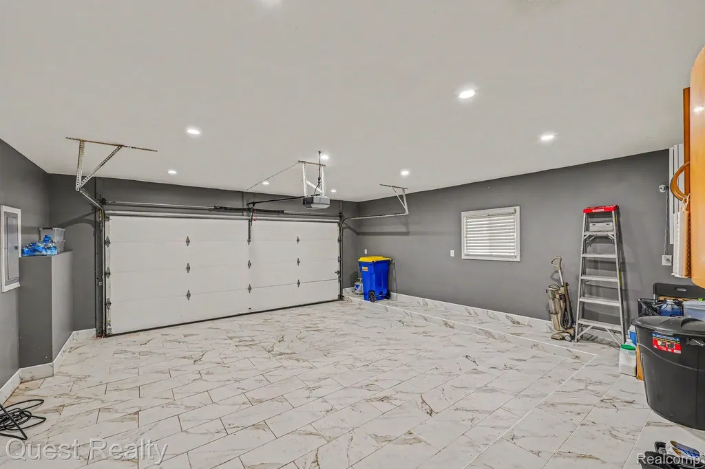6893 Pebble Park Circle West Bloomfield Charter Township MI 48322