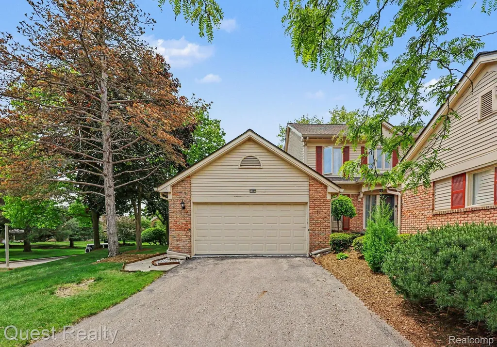6893 Pebble Park Circle West Bloomfield Charter Township MI 48322