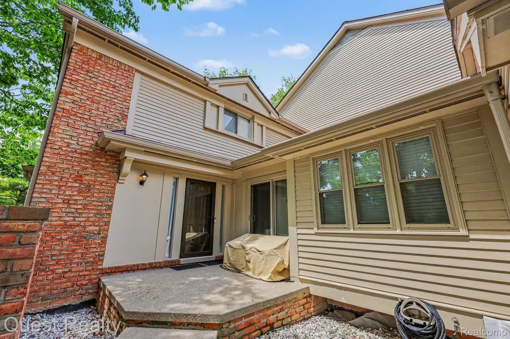 6893 Pebble Park Circle West Bloomfield Charter Township MI 48322