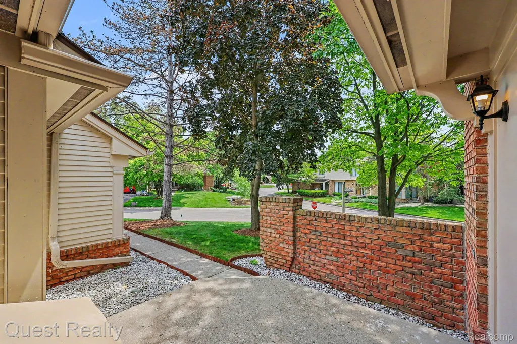 6893 Pebble Park Circle West Bloomfield Charter Township MI 48322