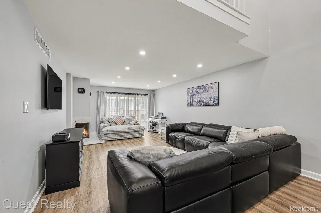 6893 Pebble Park Circle West Bloomfield Charter Township MI 48322