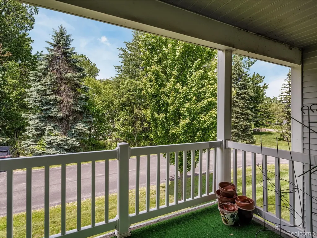 1127 S Lake Drive Novi City MI 48377