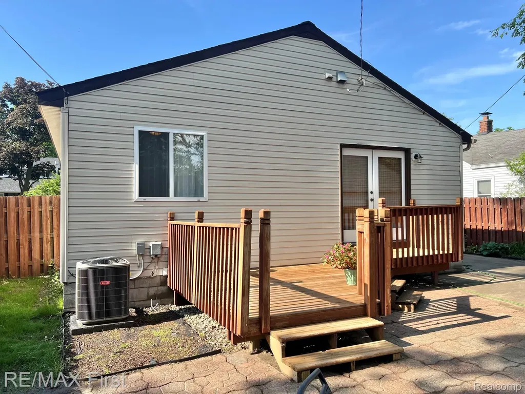 1650 Woodward Heights Ferndale City MI 48220