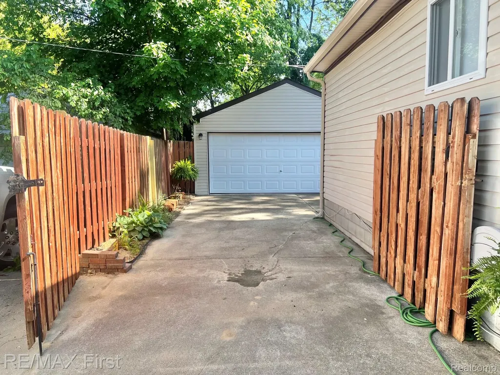 1650 Woodward Heights Ferndale City MI 48220