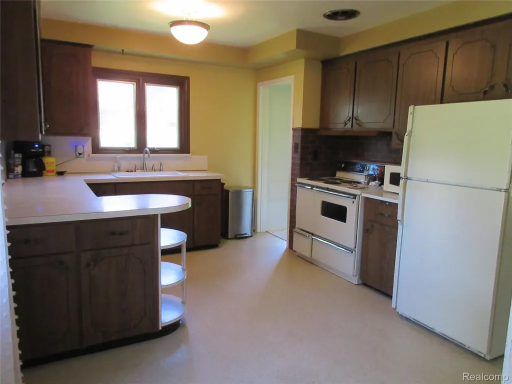 28325 Elmdale Street St. Clair Shores City MI 48081