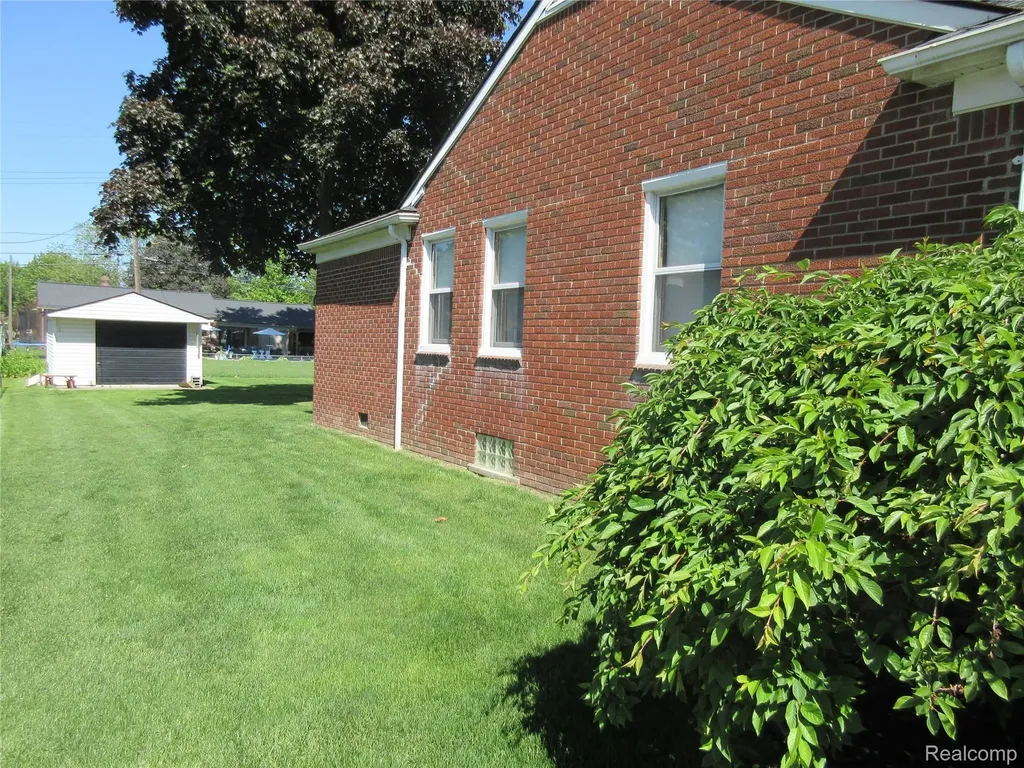 28325 Elmdale Street St. Clair Shores City MI 48081