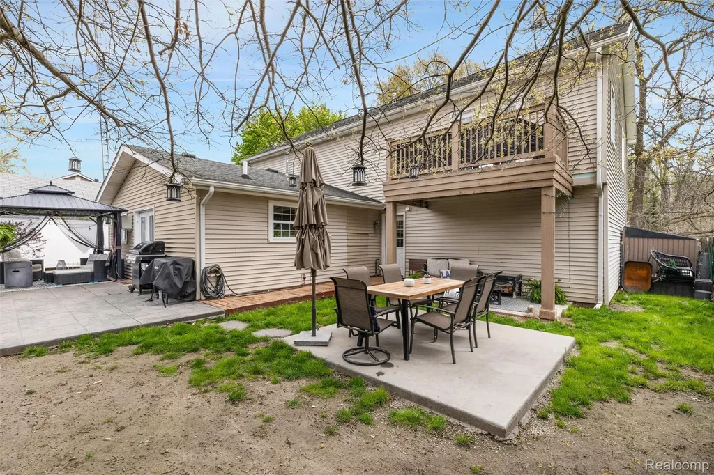 415 Leon Road Walled Lake City MI 48390