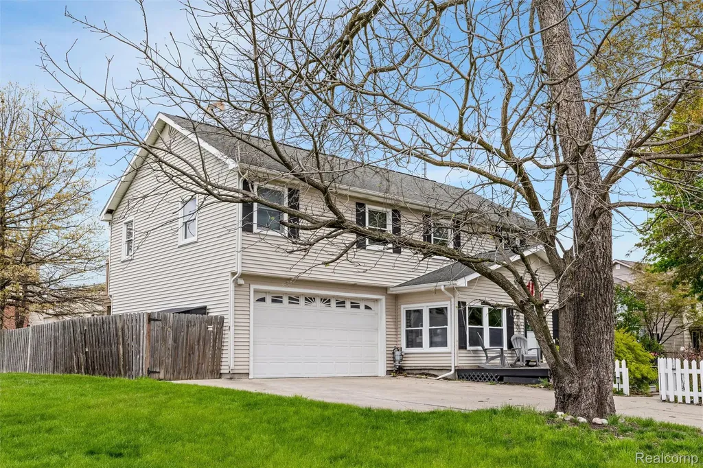 415 Leon Road Walled Lake City MI 48390