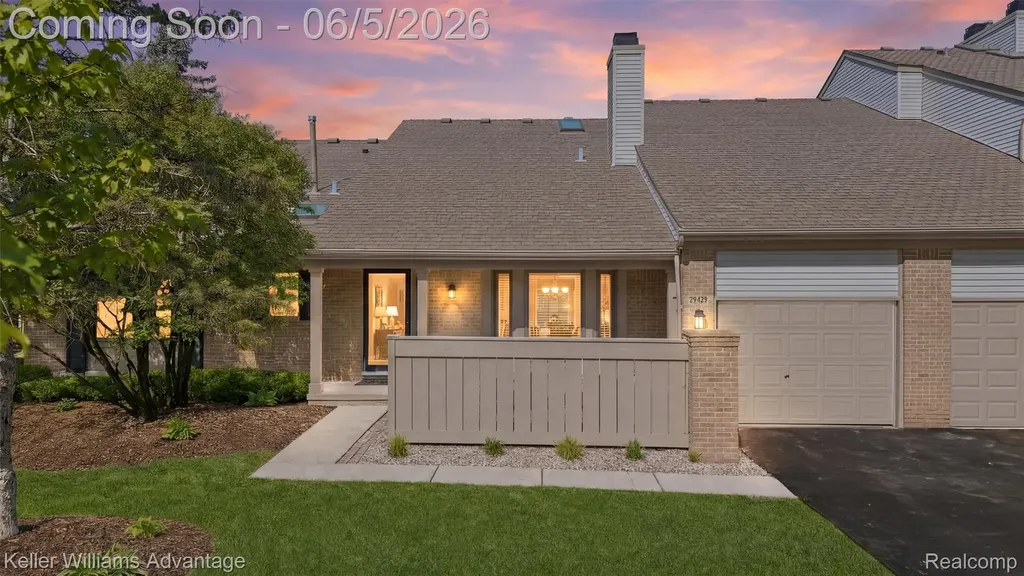 29429 Regents Pointe Farmington Hills City MI 48331