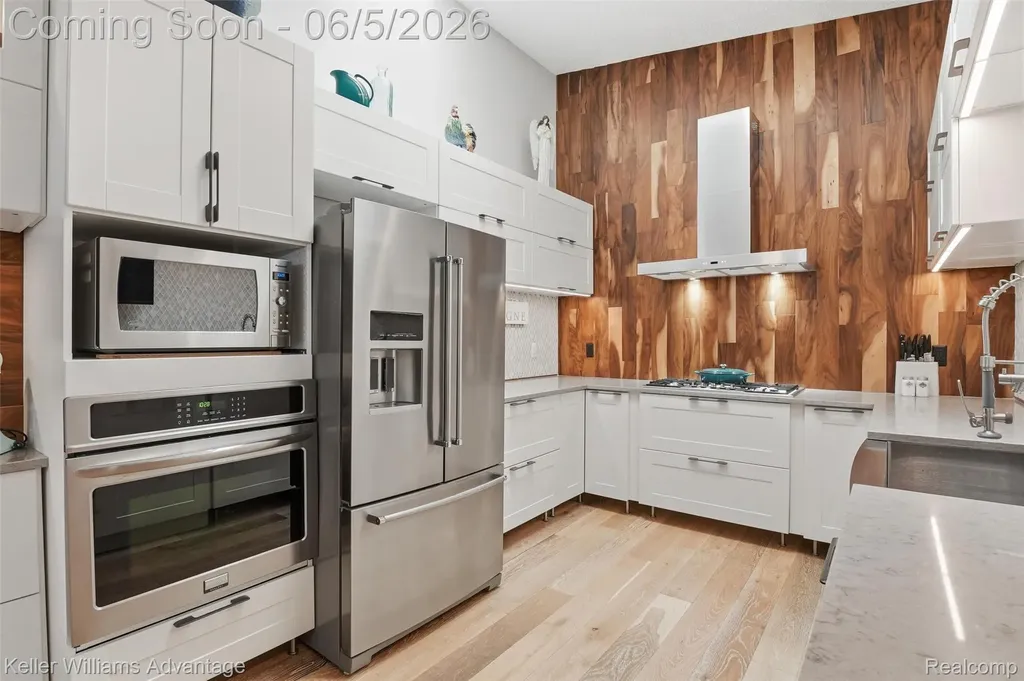 29429 Regents Pointe Farmington Hills City MI 48331