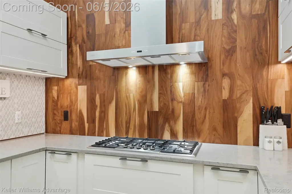 29429 Regents Pointe Farmington Hills City MI 48331