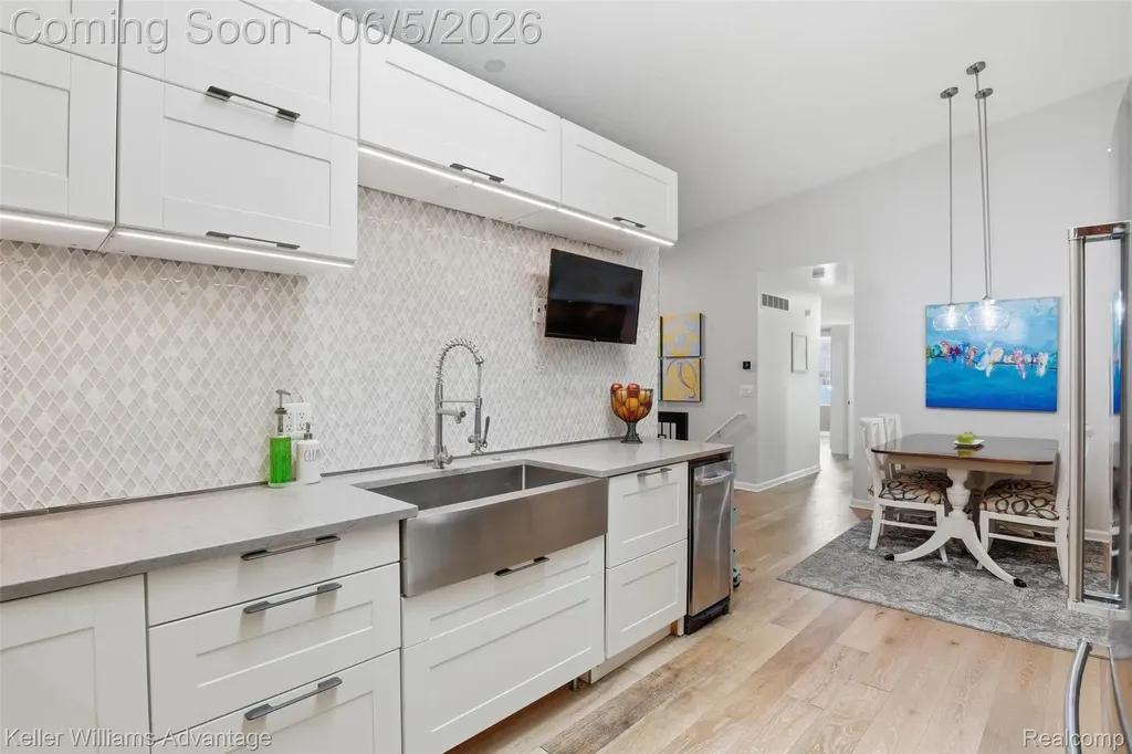 29429 Regents Pointe Farmington Hills City MI 48331
