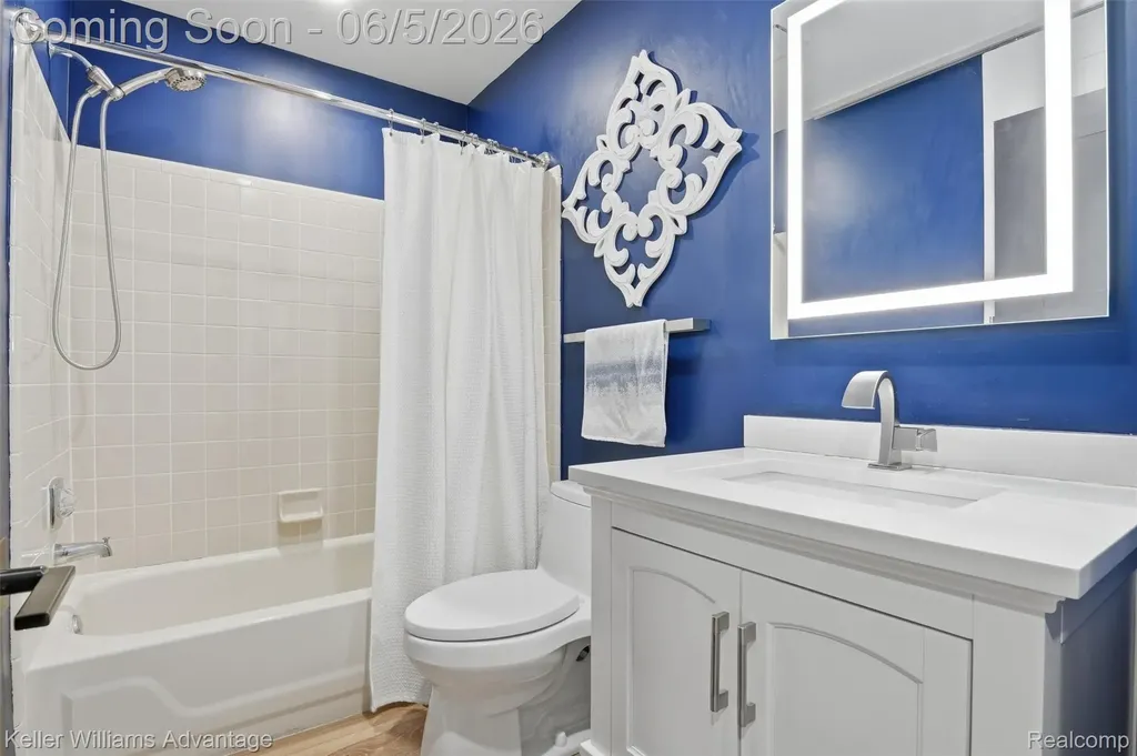 29429 Regents Pointe Farmington Hills City MI 48331