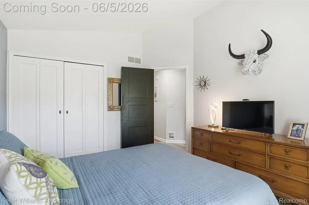 29429 Regents Pointe Farmington Hills City MI 48331
