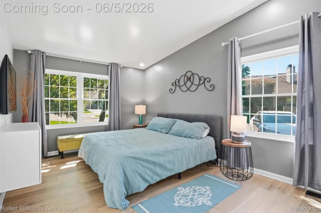 29429 Regents Pointe Farmington Hills City MI 48331