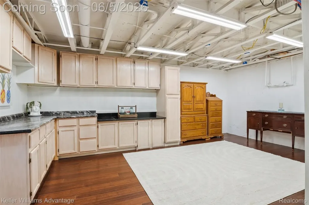 29429 Regents Pointe Farmington Hills City MI 48331