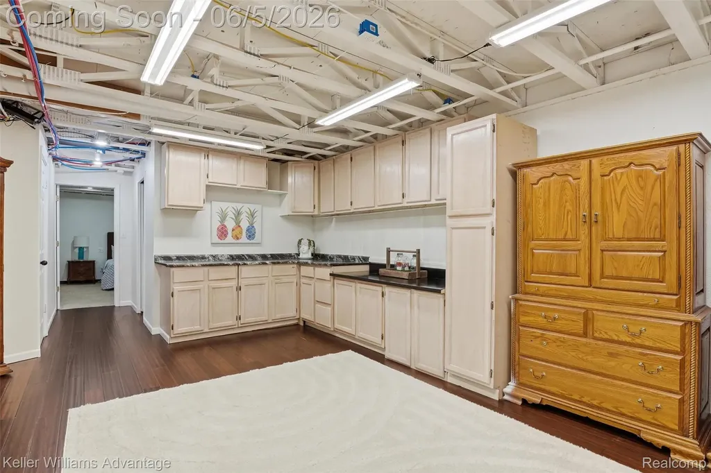 29429 Regents Pointe Farmington Hills City MI 48331
