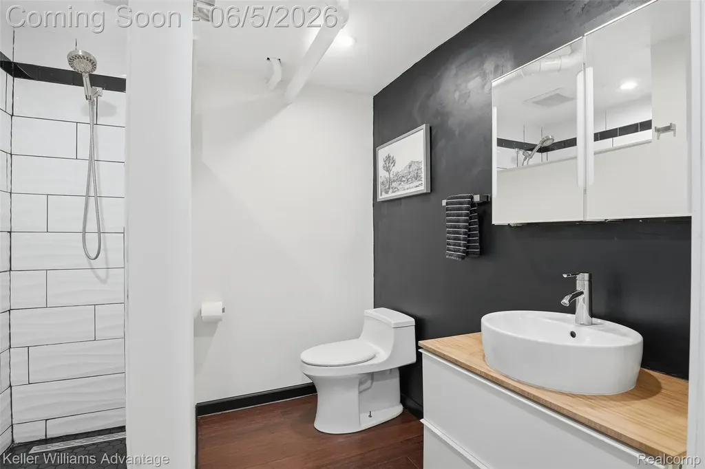 29429 Regents Pointe Farmington Hills City MI 48331