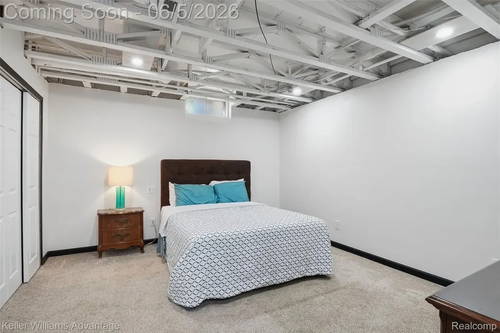 29429 Regents Pointe Farmington Hills City MI 48331