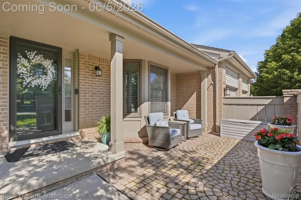 29429 Regents Pointe Farmington Hills City MI 48331