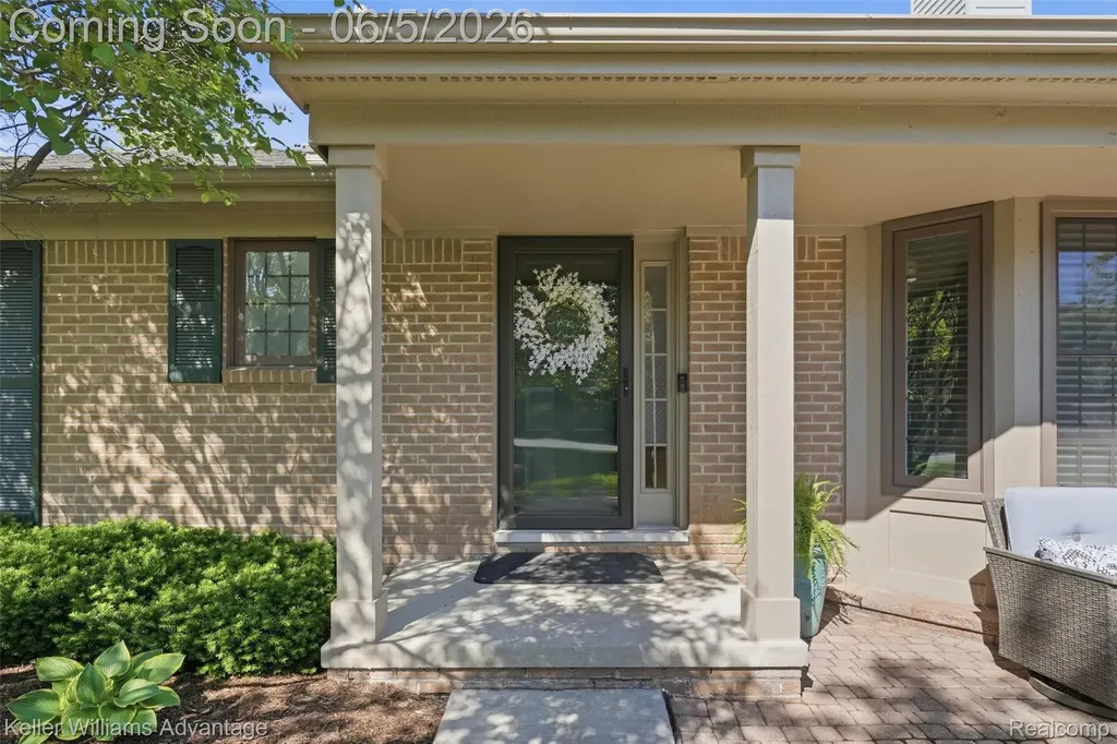 29429 Regents Pointe Farmington Hills City MI 48331
