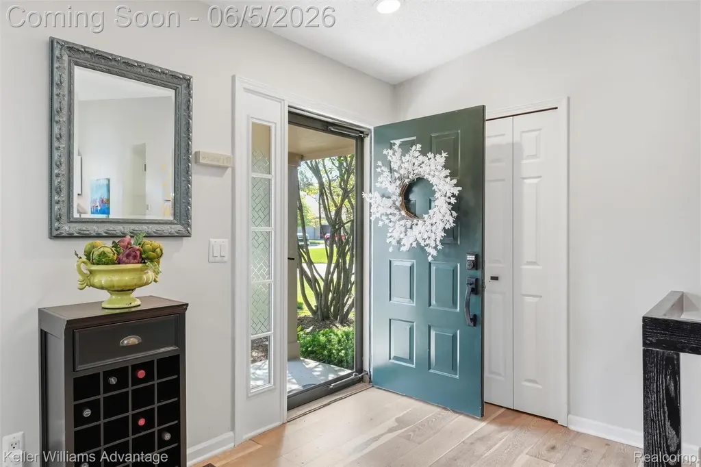 29429 Regents Pointe Farmington Hills City MI 48331