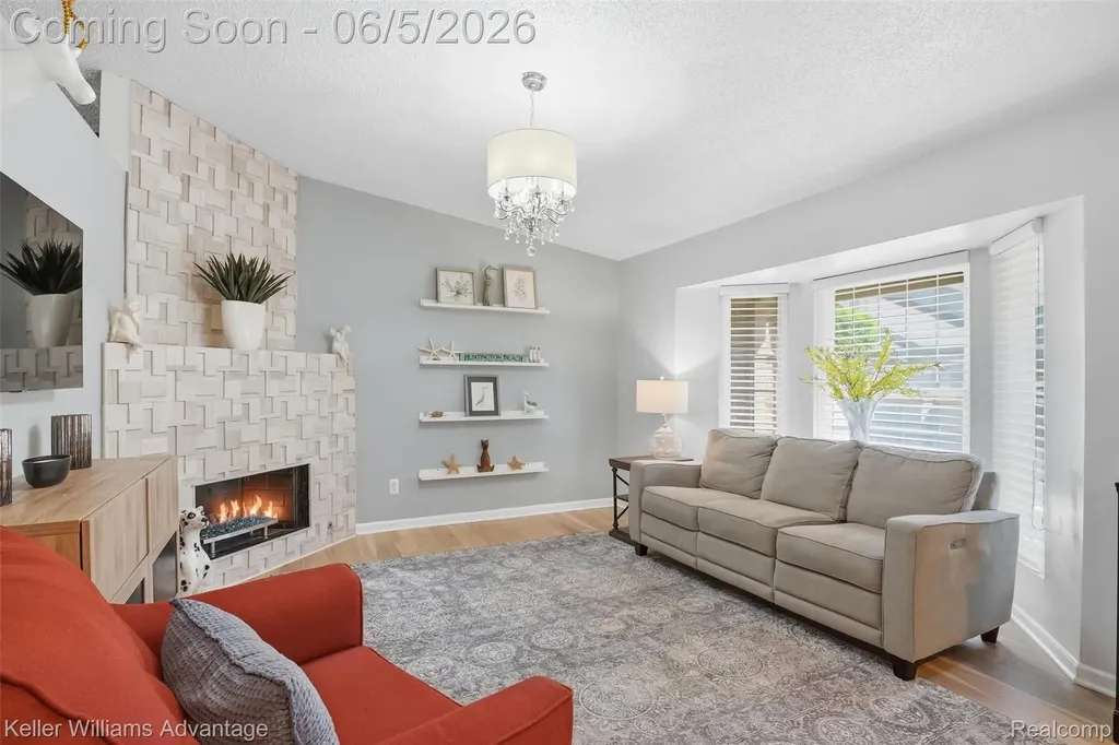 29429 Regents Pointe Farmington Hills City MI 48331
