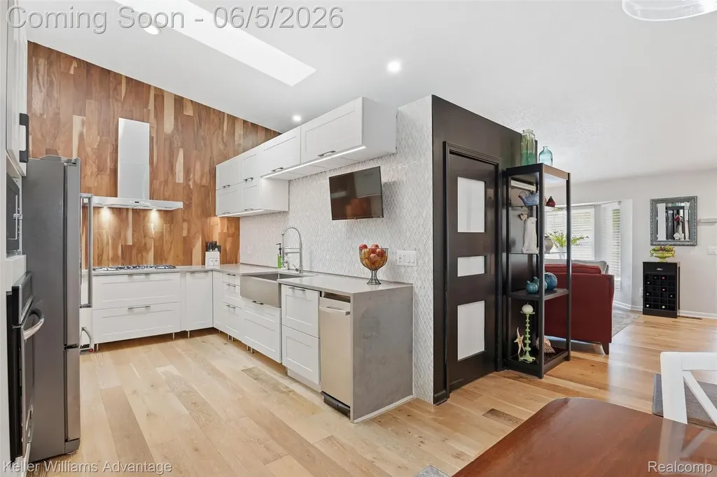 29429 Regents Pointe Farmington Hills City MI 48331