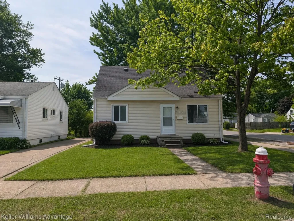 13006 Sherman Avenue Warren City MI 48089