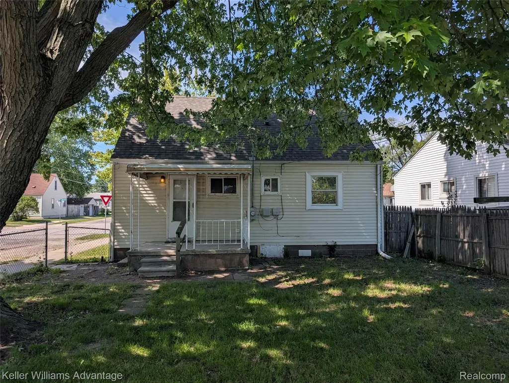13006 Sherman Avenue Warren City MI 48089