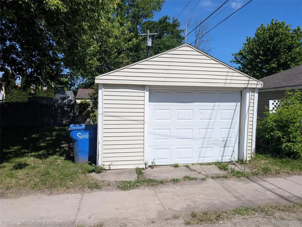 13006 Sherman Avenue Warren City MI 48089