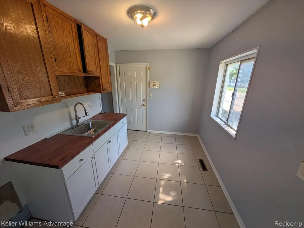 13006 Sherman Avenue Warren City MI 48089