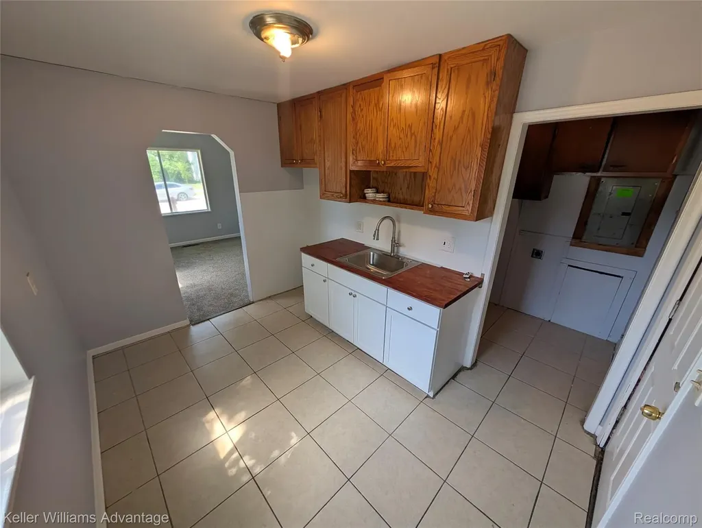 13006 Sherman Avenue Warren City MI 48089