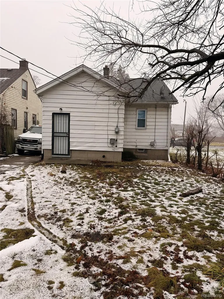 13590 Minock Street Detroit City MI 48223