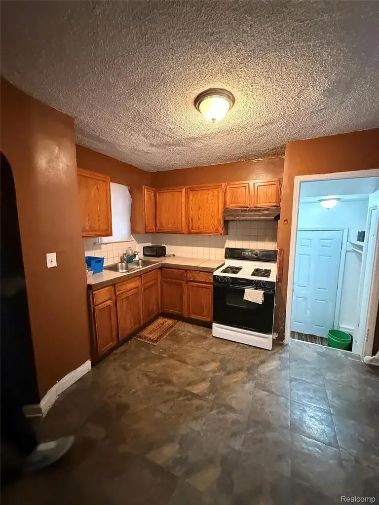 13590 Minock Street Detroit City MI 48223