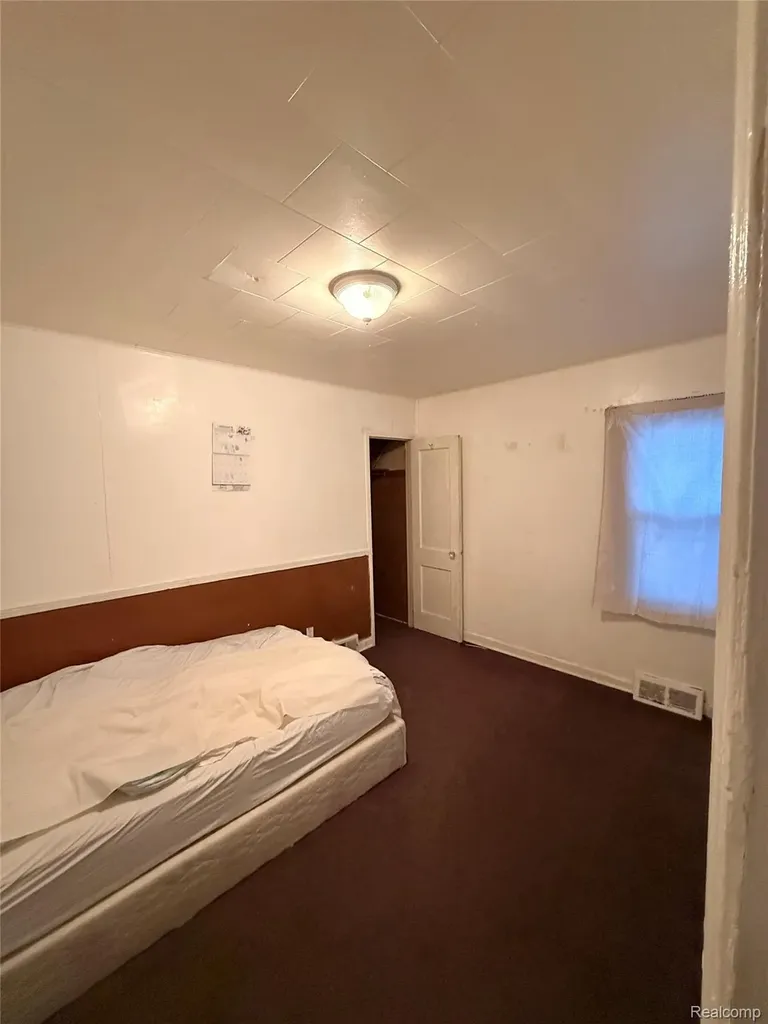 13590 Minock Street Detroit City MI 48223