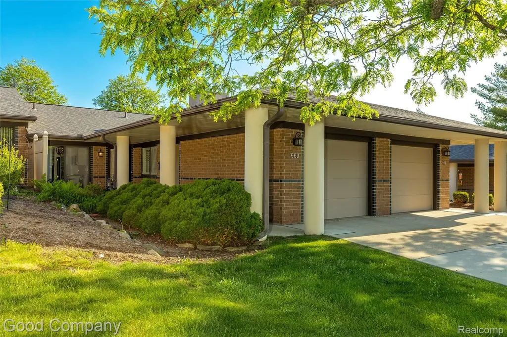 969 Wexford Way Rochester Hills City MI 48307