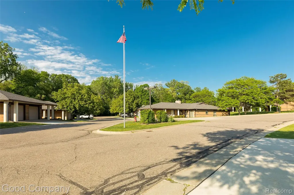 969 Wexford Way Rochester Hills City MI 48307