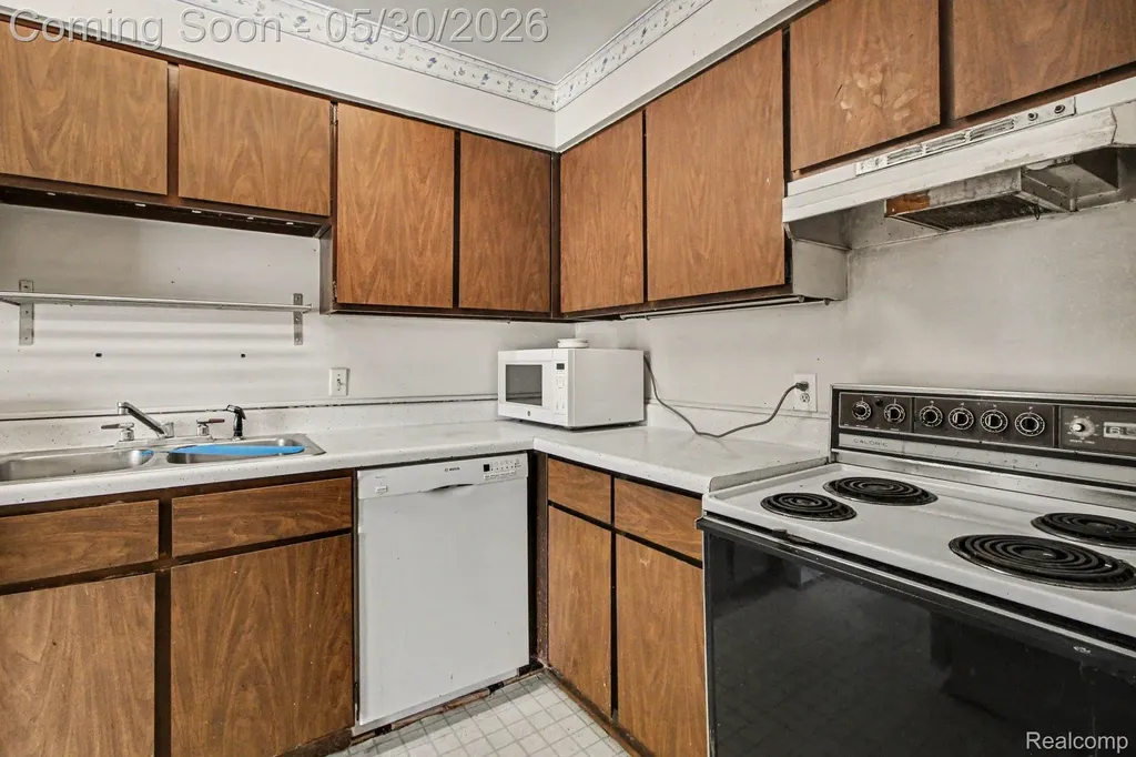 1880 Colonial Village Way Waterford Charter Township MI 48328