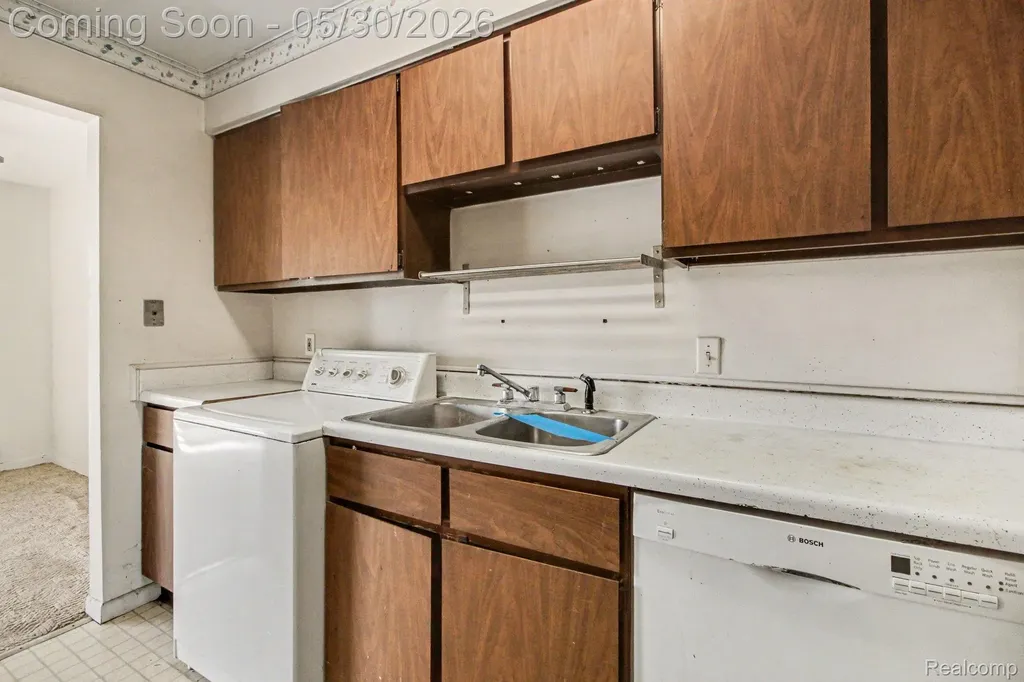 1880 Colonial Village Way Waterford Charter Township MI 48328