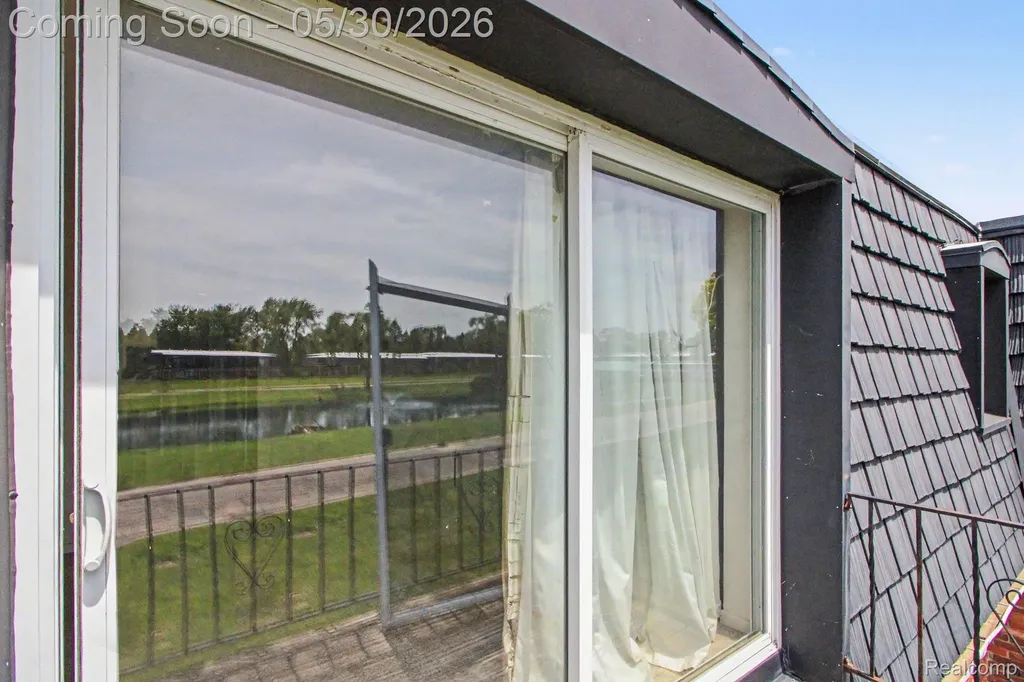 1880 Colonial Village Way Waterford Charter Township MI 48328