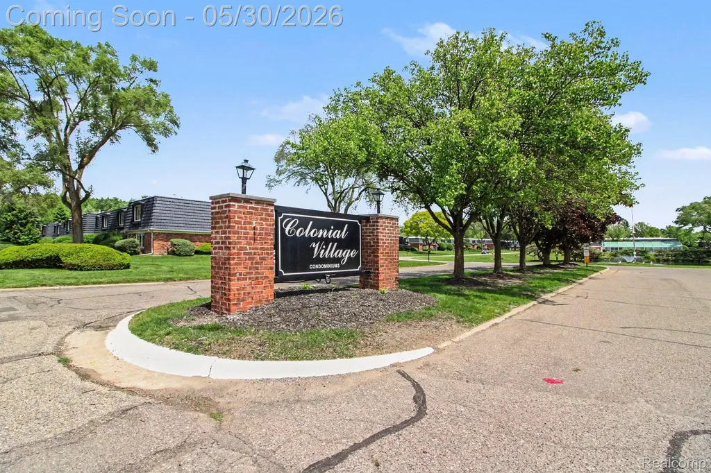 1880 Colonial Village Way Waterford Charter Township MI 48328